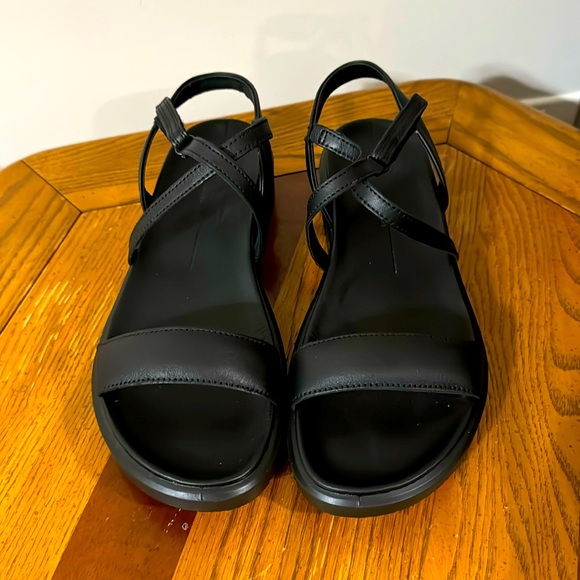 ⭐️ ECCO sandals (size 40) - nwob - Picture 1 of 4